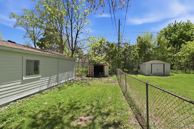 677 Lucille Drive, Wolverine Lake, MI 48390