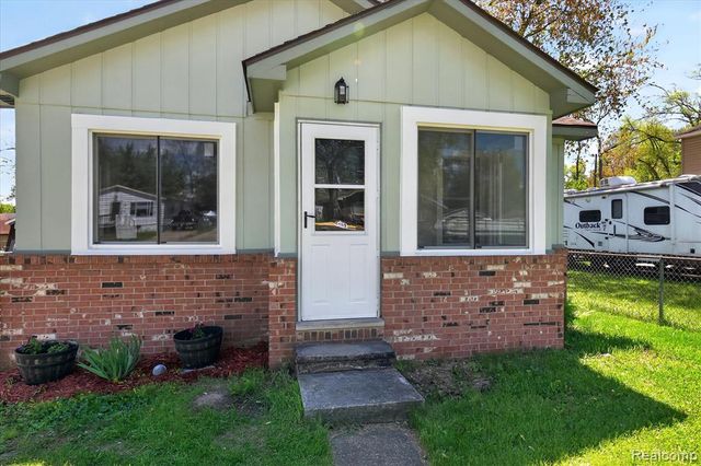 677 Lucille Drive, Wolverine Lake, MI 48390