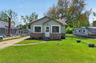 677 Lucille Drive, Wolverine Lake, MI 48390