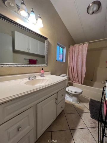 518 S Sullivan 80, Santa Ana, CA 92704