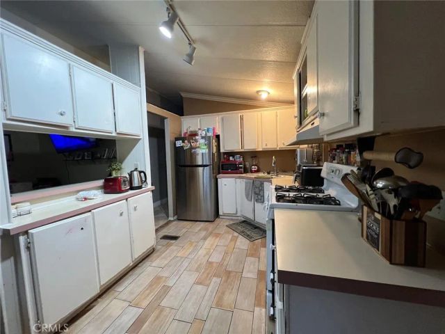 518 S Sullivan 80, Santa Ana, CA 92704