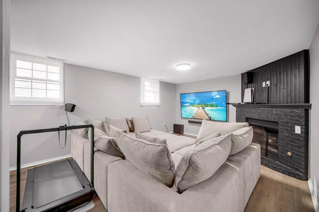 241 Brandt Place, Hobart, IN 46342