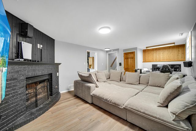 241 Brandt Place, Hobart, IN 46342