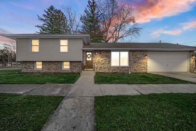 241 Brandt Place, Hobart, IN 46342