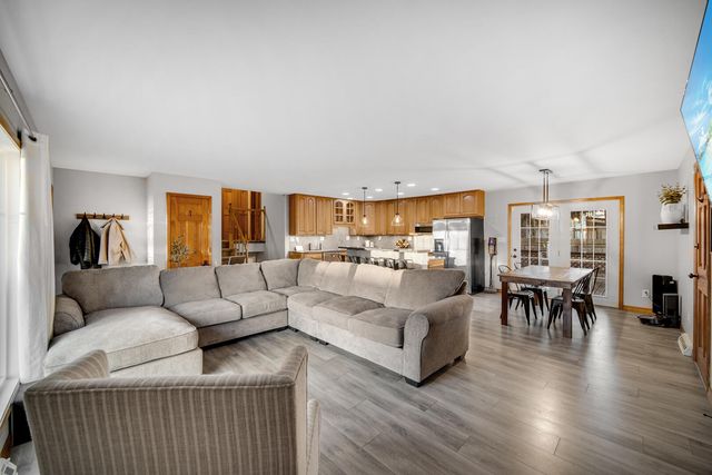 241 Brandt Place, Hobart, IN 46342