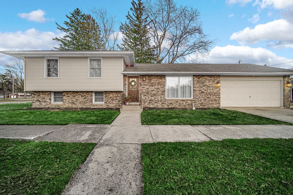 241 Brandt Place, Hobart, IN 46342