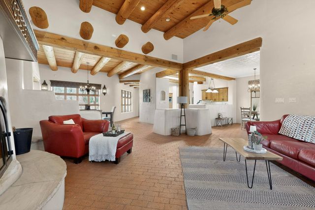 1125 Lanes End NW, Albuquerque, NM 87114