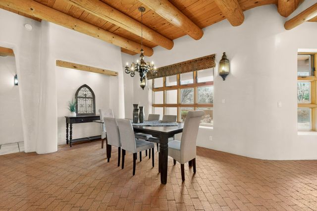 1125 Lanes End NW, Albuquerque, NM 87114