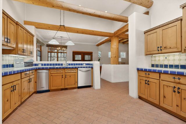 1125 Lanes End NW, Albuquerque, NM 87114