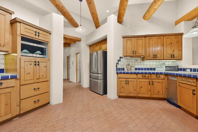 1125 Lanes End NW, Albuquerque, NM 87114