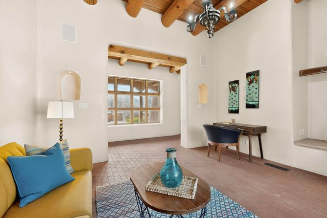 1125 Lanes End NW, Albuquerque, NM 87114