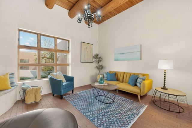 1125 Lanes End NW, Albuquerque, NM 87114