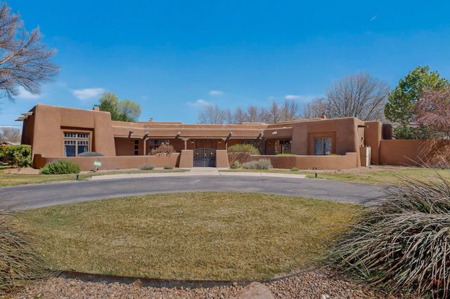 1125 Lanes End NW, Albuquerque, NM 87114