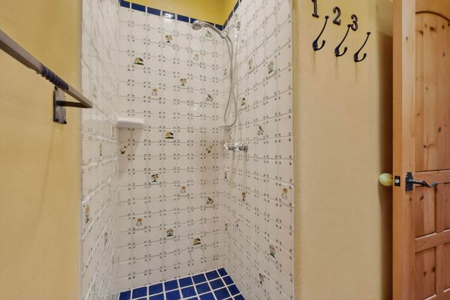 1125 Lanes End NW, Albuquerque, NM 87114