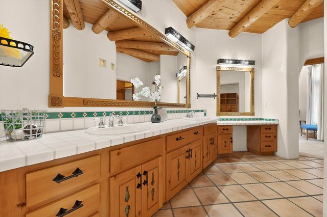 1125 Lanes End NW, Albuquerque, NM 87114