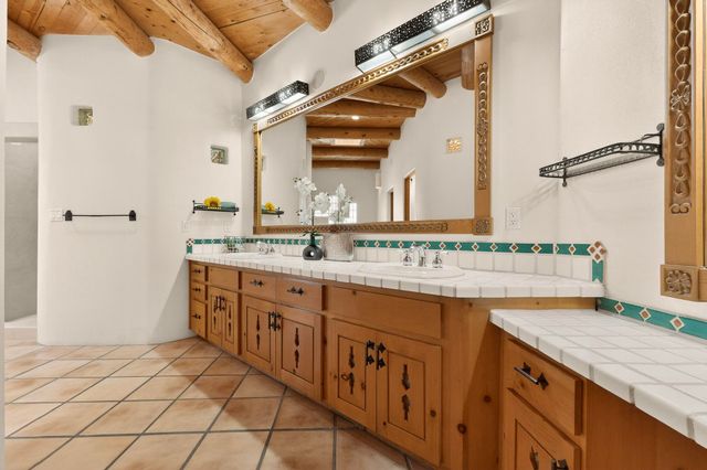 1125 Lanes End NW, Albuquerque, NM 87114