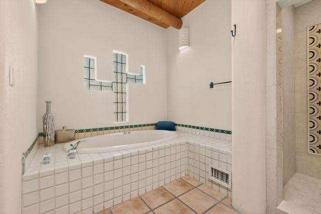 1125 Lanes End NW, Albuquerque, NM 87114