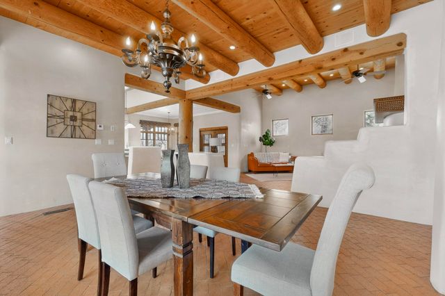 1125 Lanes End NW, Albuquerque, NM 87114