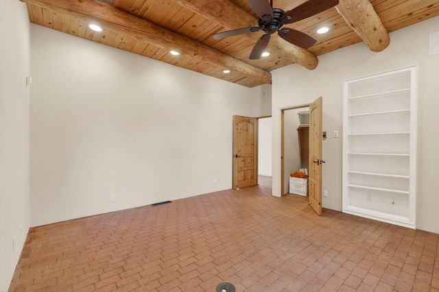 1125 Lanes End NW, Albuquerque, NM 87114