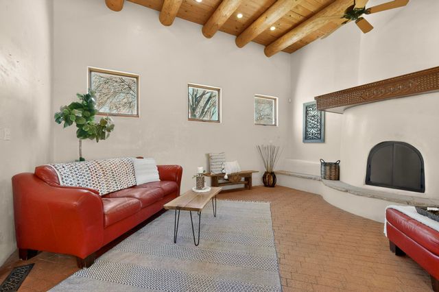 1125 Lanes End NW, Albuquerque, NM 87114