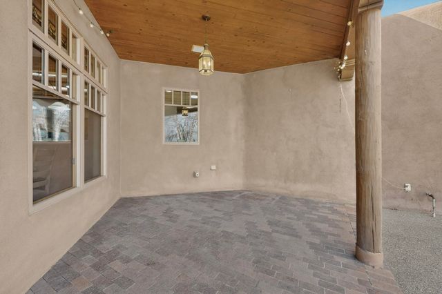 1125 Lanes End NW, Albuquerque, NM 87114