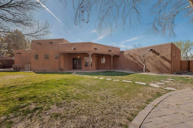 1125 Lanes End NW, Albuquerque, NM 87114