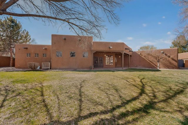 1125 Lanes End NW, Albuquerque, NM 87114