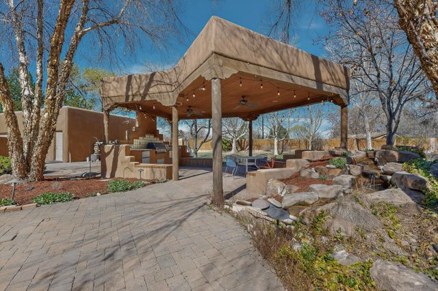 1125 Lanes End NW, Albuquerque, NM 87114