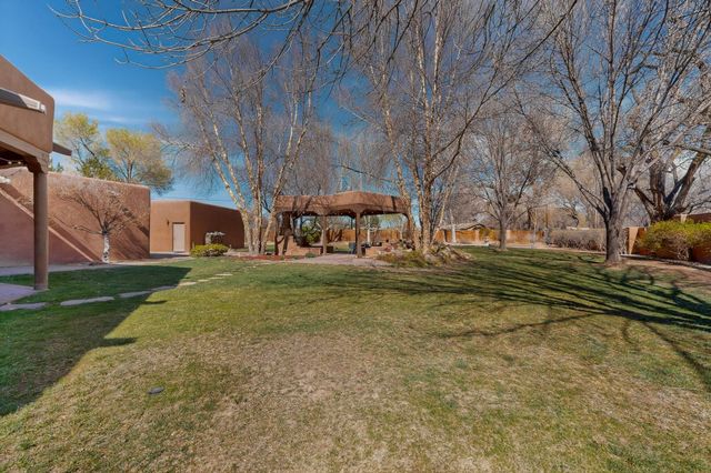 1125 Lanes End NW, Albuquerque, NM 87114