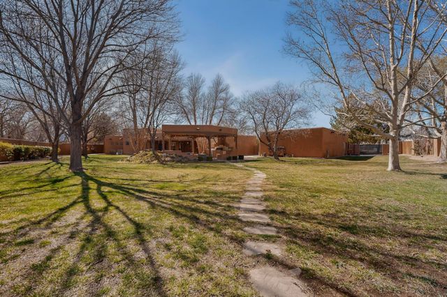 1125 Lanes End NW, Albuquerque, NM 87114