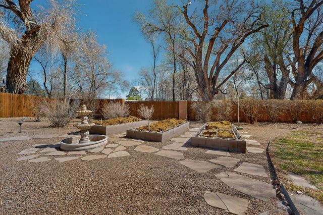 1125 Lanes End NW, Albuquerque, NM 87114