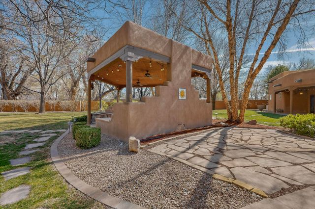 1125 Lanes End NW, Albuquerque, NM 87114