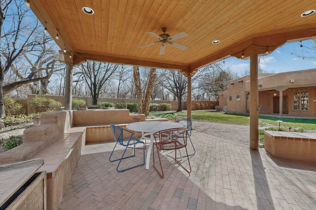 1125 Lanes End NW, Albuquerque, NM 87114