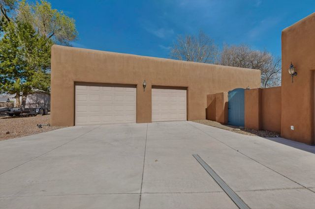 1125 Lanes End NW, Albuquerque, NM 87114