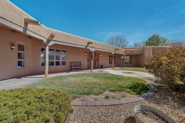 1125 Lanes End NW, Albuquerque, NM 87114