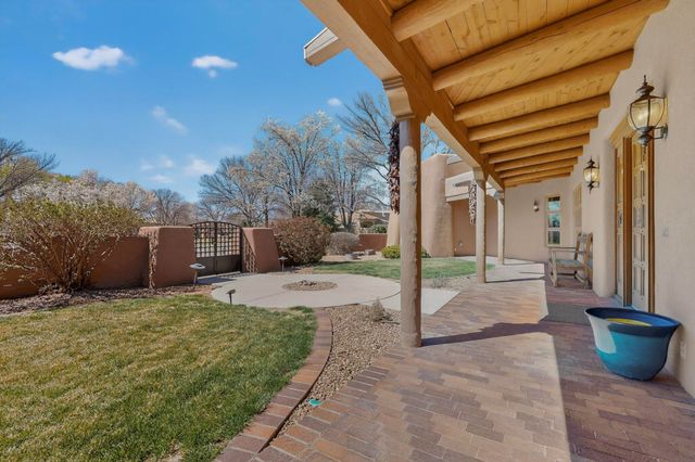 1125 Lanes End NW, Albuquerque, NM 87114