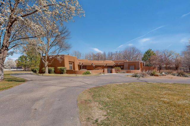 1125 Lanes End NW, Albuquerque, NM 87114