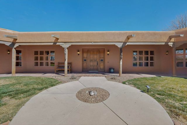 1125 Lanes End NW, Albuquerque, NM 87114