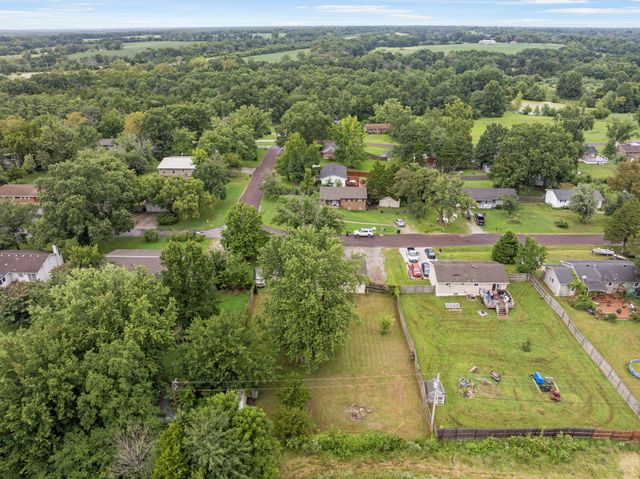4270 E HILLCREST DR, Columbia, MO 65202