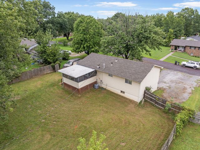 4270 E HILLCREST DR, Columbia, MO 65202