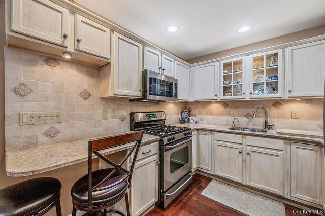 1130 Savoy Drive, Melville, NY 11747