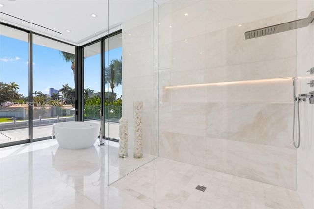 2560 Del Lago Drive, Fort Lauderdale, FL 33316