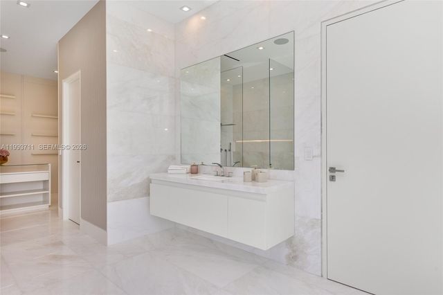 2560 Del Lago Drive, Fort Lauderdale, FL 33316