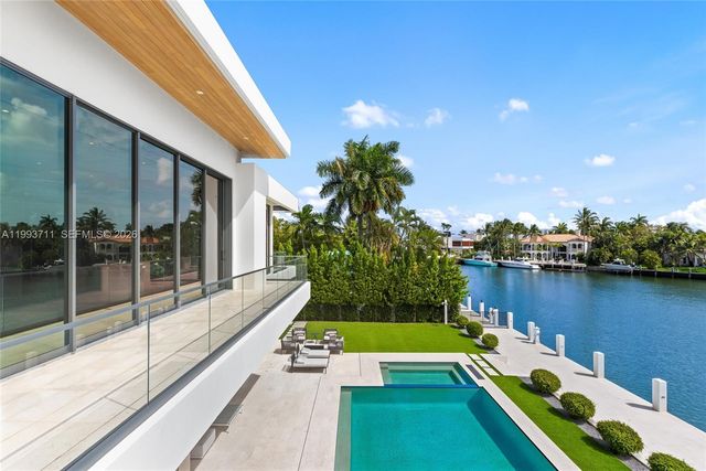2560 Del Lago Drive, Fort Lauderdale, FL 33316