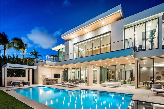 2560 Del Lago Drive, Fort Lauderdale, FL 33316