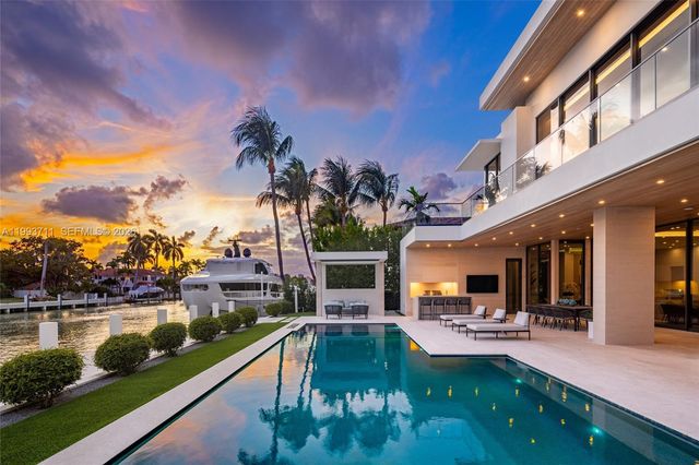 2560 Del Lago Drive, Fort Lauderdale, FL 33316
