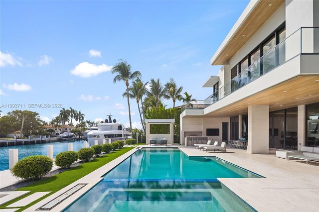 2560 Del Lago Drive, Fort Lauderdale, FL 33316