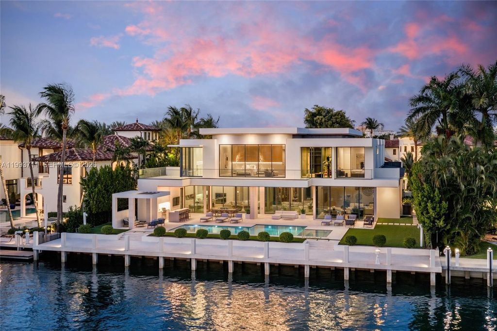 2560 Del Lago Drive, Fort Lauderdale, FL 33316