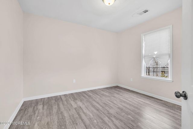 21 Prague Place, Lakewood, NJ 08701