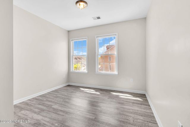 21 Prague Place, Lakewood, NJ 08701